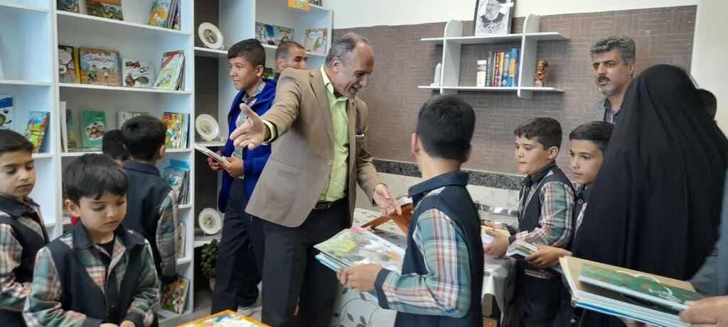 هفتاد و پنجمین پیک امید کانون با اهدای 500 جلد کتاب