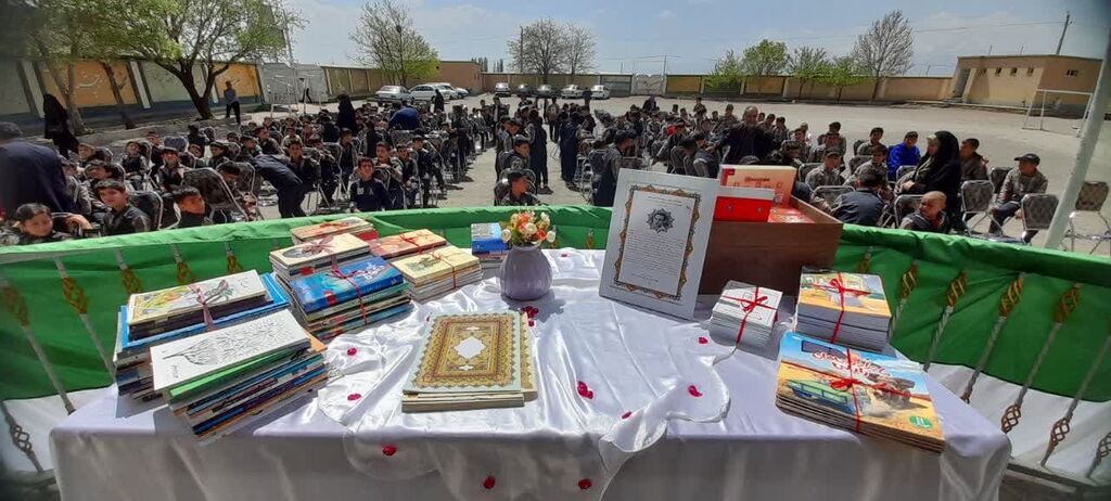 هفتاد و پنجمین پیک امید کانون با اهدای 500 جلد کتاب