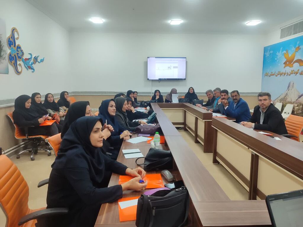 گردهمایی مسئولین مراکزکانون استان ایلام