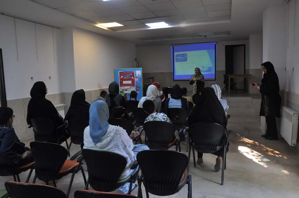 باشگاه بنک( پرورش کرم ابریم ) - البرز کارگاه «پرورش کرم ابریشم» در کانون البرز