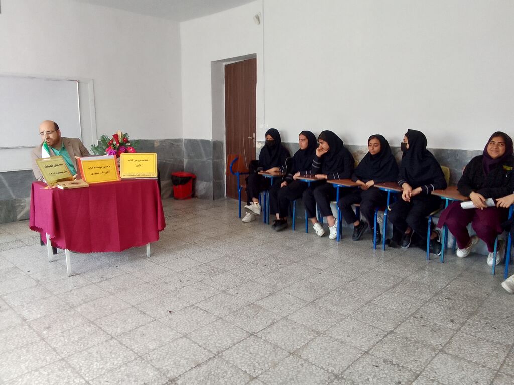 نقد بررسی کتاب_مرکزی نقد و بررسی کتاب "دایی" با حضور نویسنده