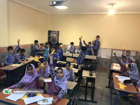 کتابخانه سیارروستایی تنگستان میهمان کودکان روستای لیلک شد