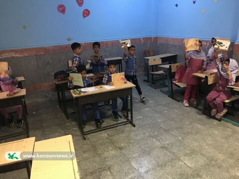 کتابخانه سیارروستایی تنگستان میهمان کودکان روستای لیلک شد