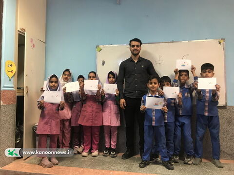 کتابخانه سیارروستایی تنگستان میهمان کودکان روستای لیلک شد