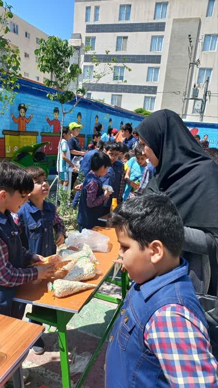 مربیان مرکز فرهنگی شماره ۶ مشهد کانون را به دانشآموزان معرفی کردند