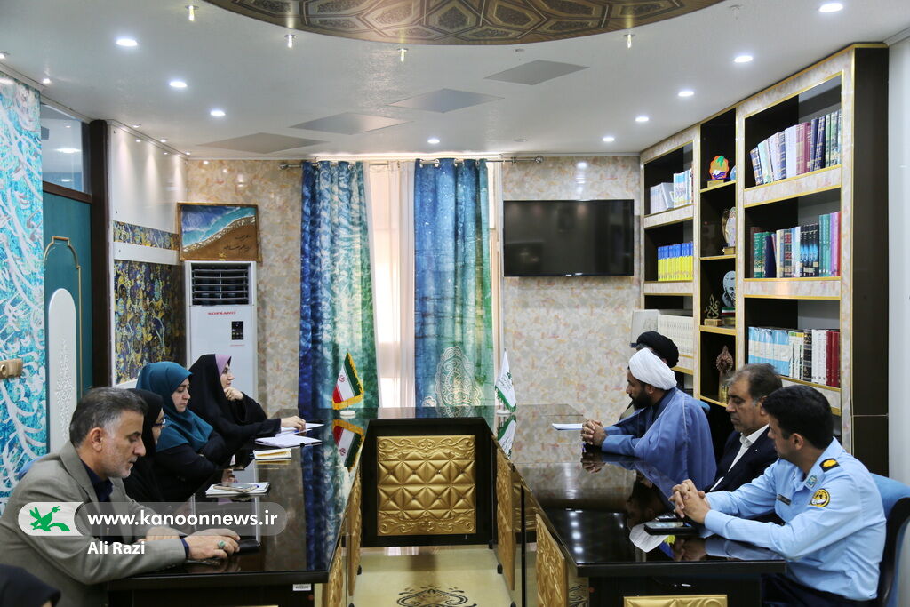 گسترش همکاریهای فرهنگی میان کانون پرورش فکری و پایگاه ششم شکاری بوشهر گسترش همکاریهای فرهنگی میان کانون پرورش فکری و پایگاه ششم شکاری بوشهر