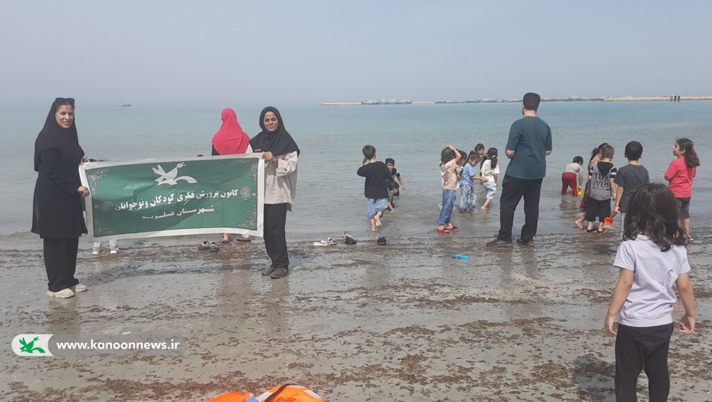 اعضا کانون ساحل عسلویه را پاکسازی کردند