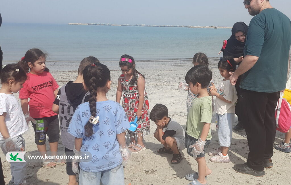 اعضا کانون ساحل عسلویه را پاکسازی کردند