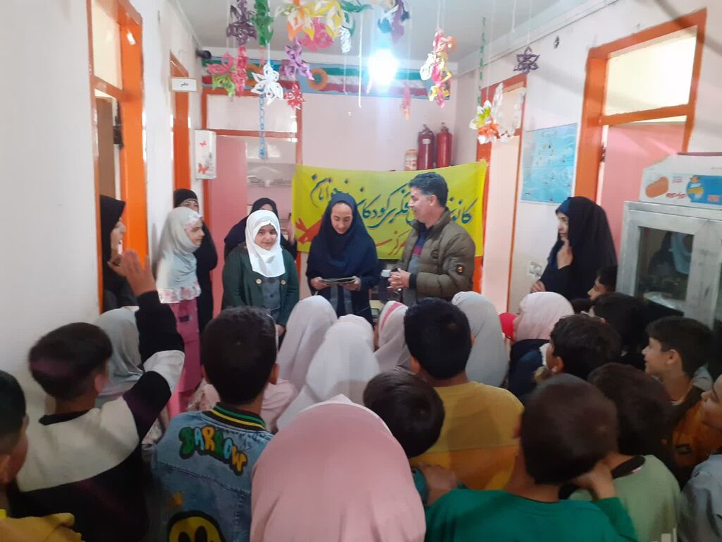 پیک امید مرکز سنقر میهمان دانشآموزان روستای سلطانطاهر شد