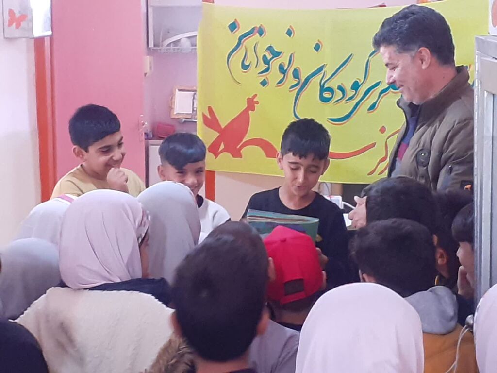 پیک امید مرکز سنقر میهمان دانشآموزان روستای سلطانطاهر شد