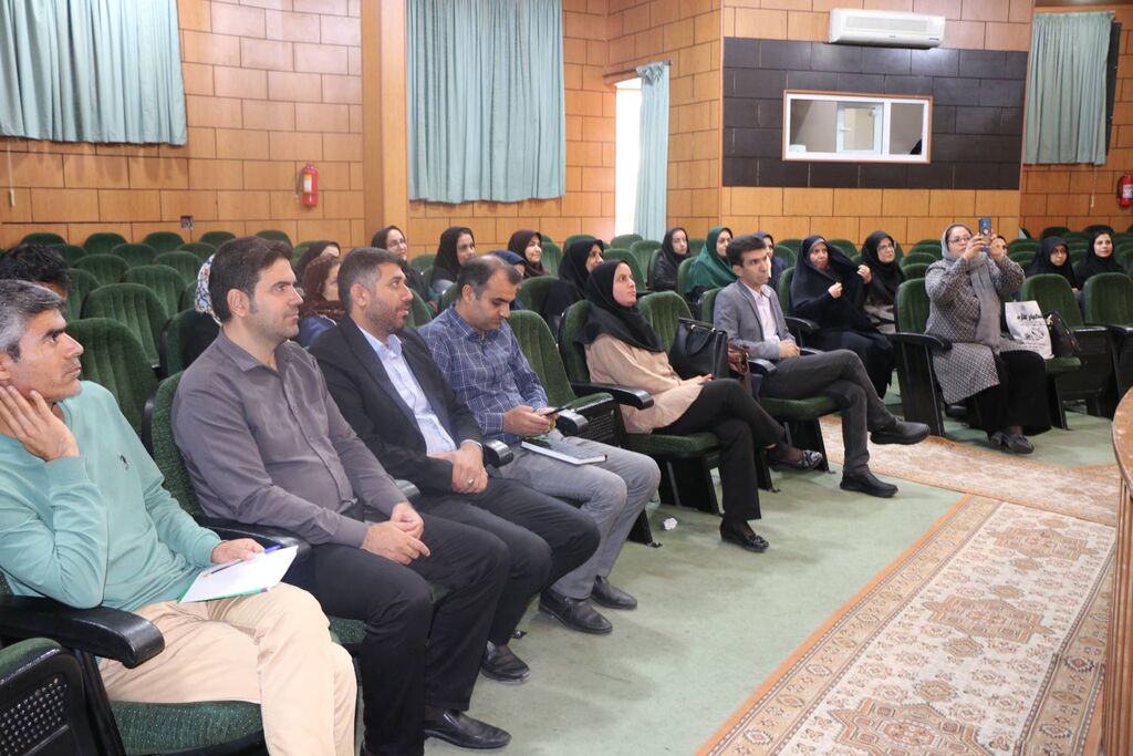 ظرفیتهای  تربیتی «گلستان سعدی» برای یادگیری کودکان در کانون فارس بررسی شد