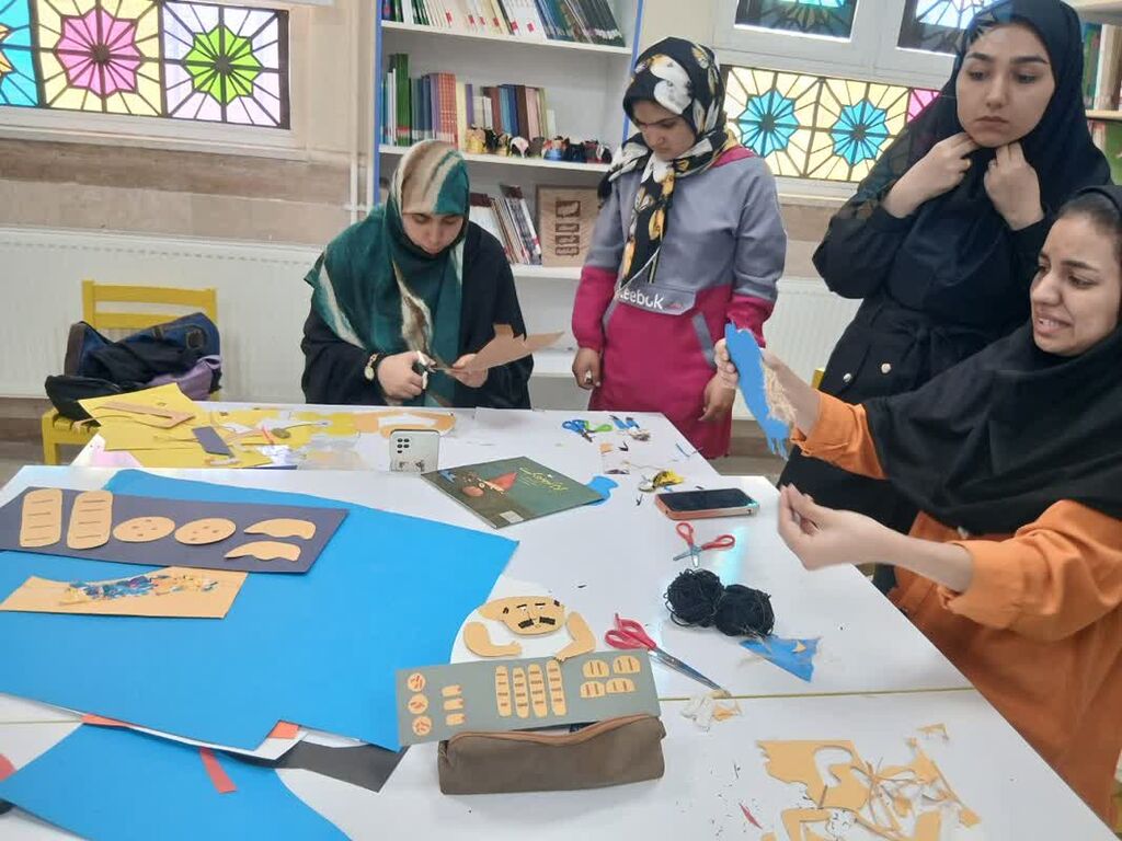 بازدید دانشجویان تربیت کودک بازدید دانشجویان تربیت کودک از مرکز فرهنگی شماره ۱۰ مشهد