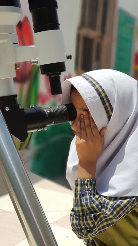 ملاقات دختران میناب با تنها ستاره منظومه شمسی