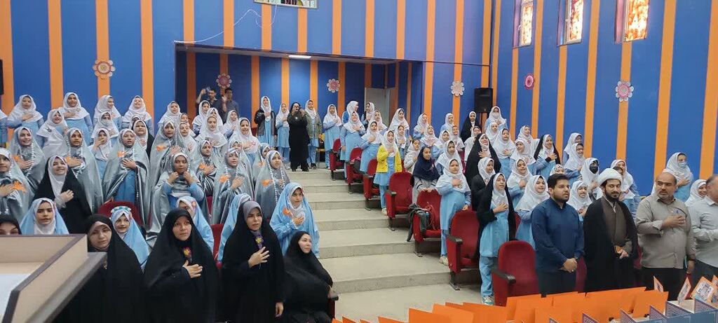 اولین همایش دختران نور و رحمت در مرکز شماره ۱۱ کانون کرمانشاه