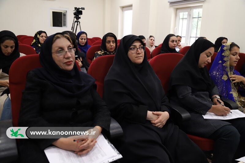 مربی کانون استان بوشهر  برگزیده ی جشنواره قصهگویی نهال امید شد