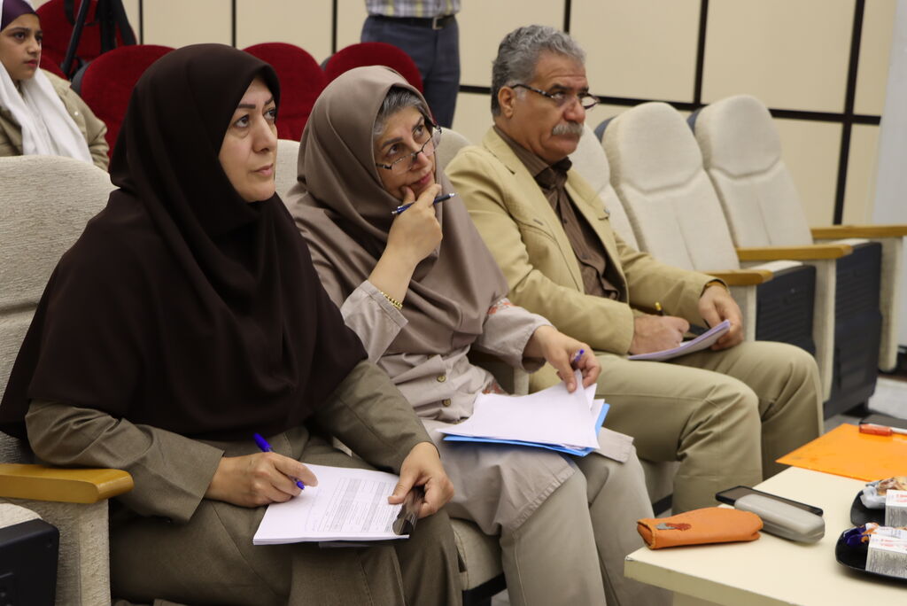 داوری جشنواره قصه گویی "نهال امید" توسط کارشناسان کانون استان مرکزی