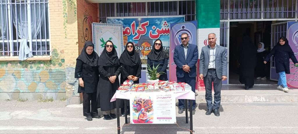 جشن روز دختر همراه با اهدای کتاب در مرکز فرهنگی قوچان
