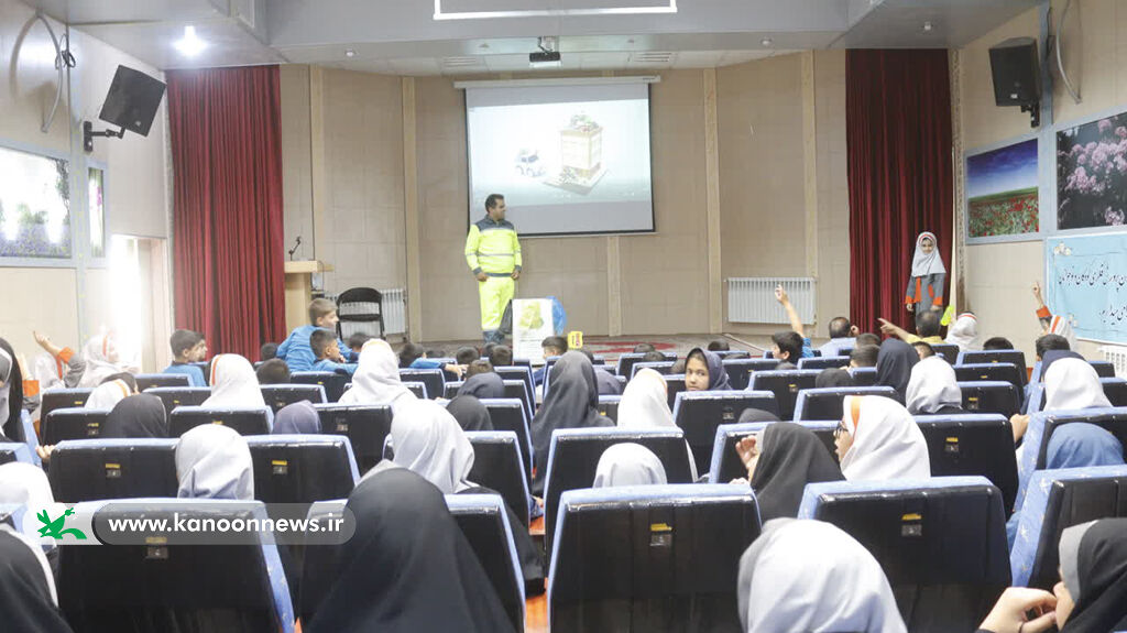 روز زمین پاک بهاباد- یزد نخستین دوره از کارگاههای آموزشی فرهنگ شهروندی در کانون بهاباد برگزار شد