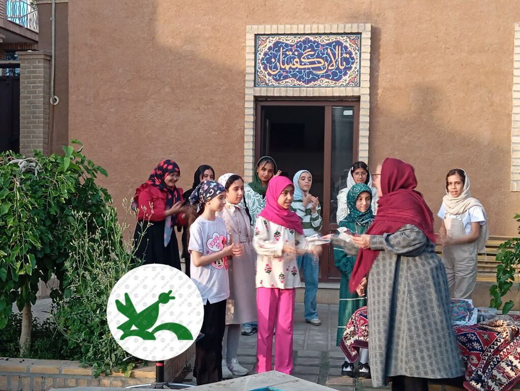 جشن روز دختر و شعرخوانی مادران گروه سمنی زِیکی در خانه تاریخی جهانپناه