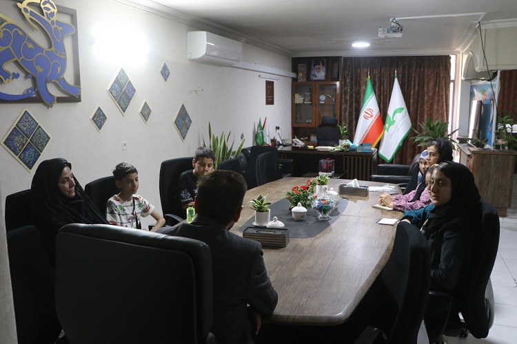 کانونیاران مرکز ۱۳ کانون استان اصفهان با مدیرکل کانون دیدار کردند