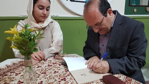 برنامه دو پنجره در کانون پرورش فکری کودکان و نوجوانان استان کرمانشاه در راستای تقویت فعالیت‌های ادبی و همنشینی پدید‌آورندگان ادبیات کودک و نوجوان با مخاطبان، با حضور بابک نیک‌طلب شاعر و نویسنده نامی ا