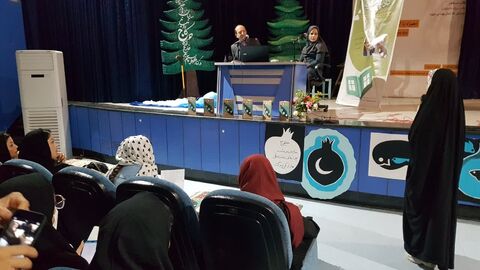 برنامه دو پنجره در کانون پرورش فکری کودکان و نوجوانان استان کرمانشاه در راستای تقویت فعالیت‌های ادبی و همنشینی پدید‌آورندگان ادبیات کودک و نوجوان با مخاطبان، با حضور بابک نیک‌طلب شاعر و نویسنده نامی ا