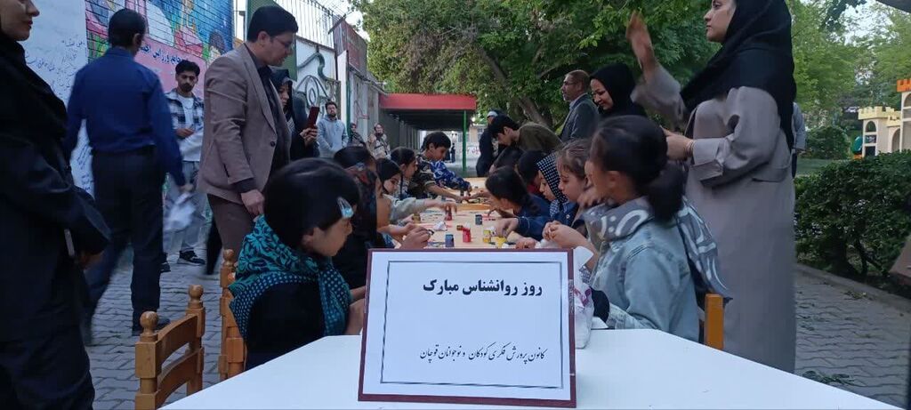 برگزاری ایستگاه نقاشی به مناسبت روز روانشناس در قوچان