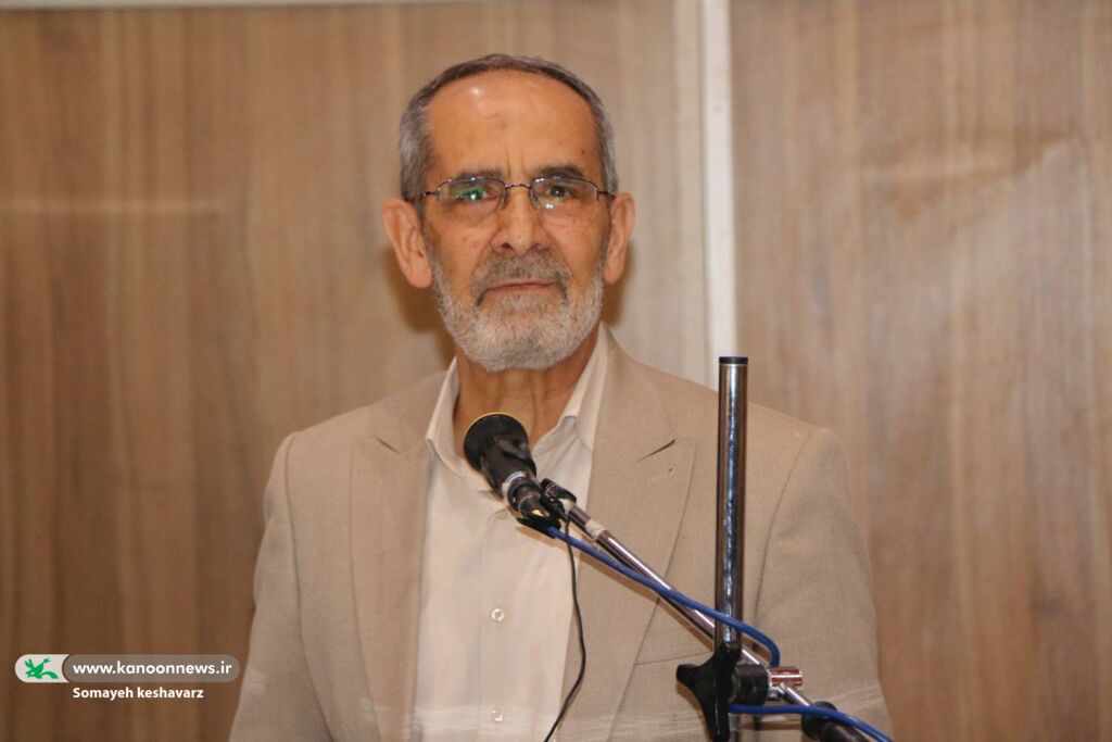 تکریم و معارفه مدیران قدیم و جدید کانون زبان فارس