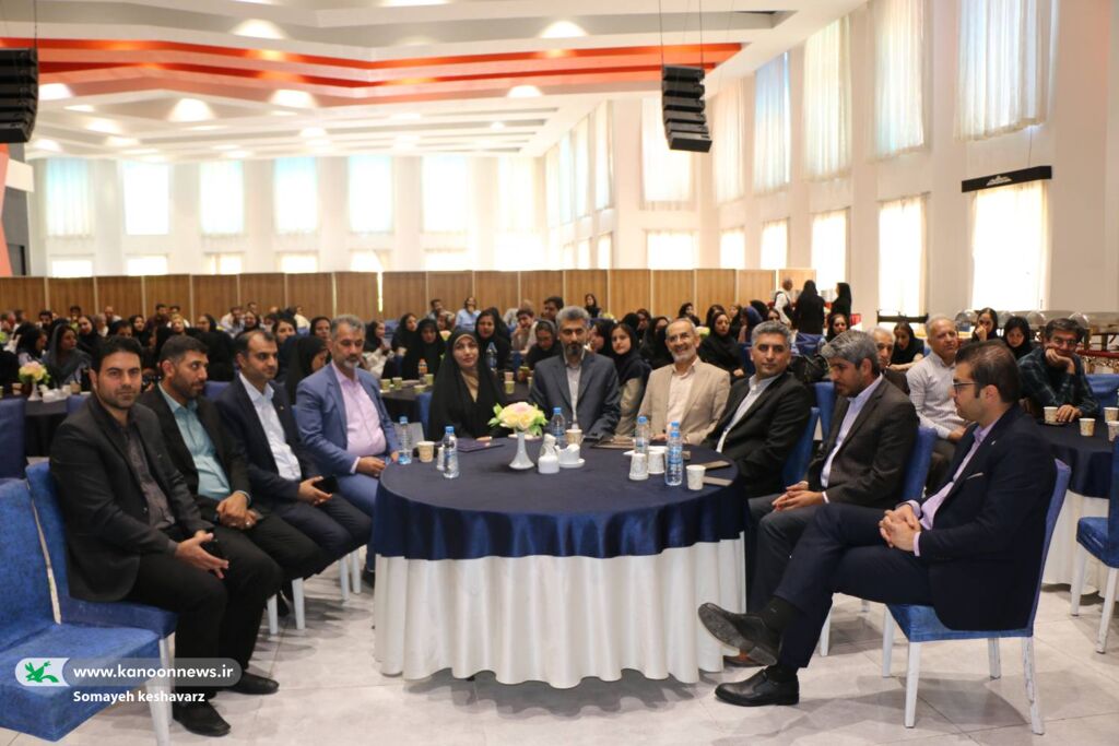 تکریم و معارفه مدیران قدیم و جدید کانون زبان فارس