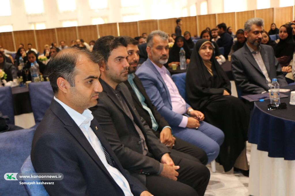 تکریم و معارفه مدیران قدیم و جدید کانون زبان فارس