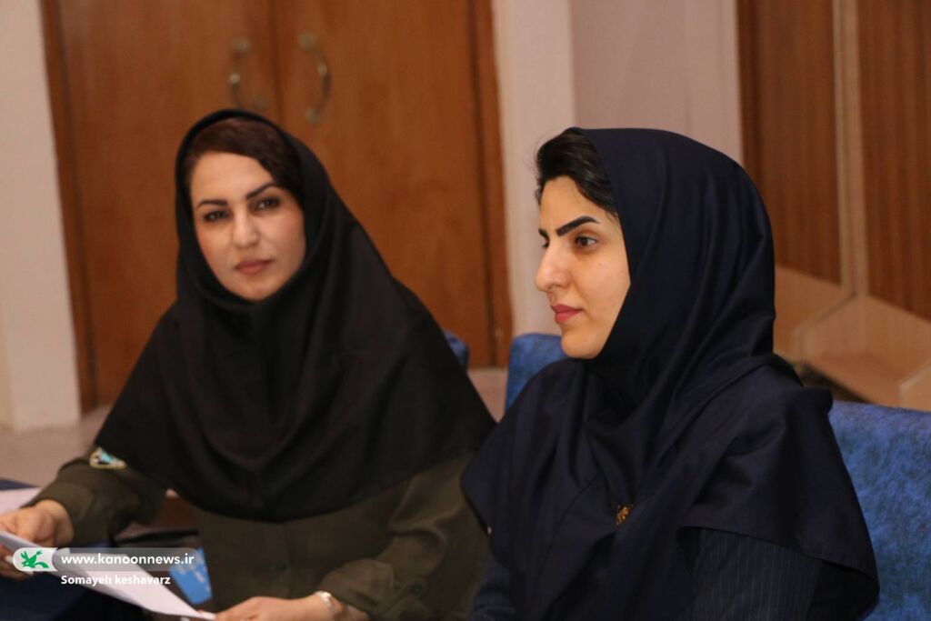 تکریم و معارفه مدیران قدیم و جدید کانون زبان فارس