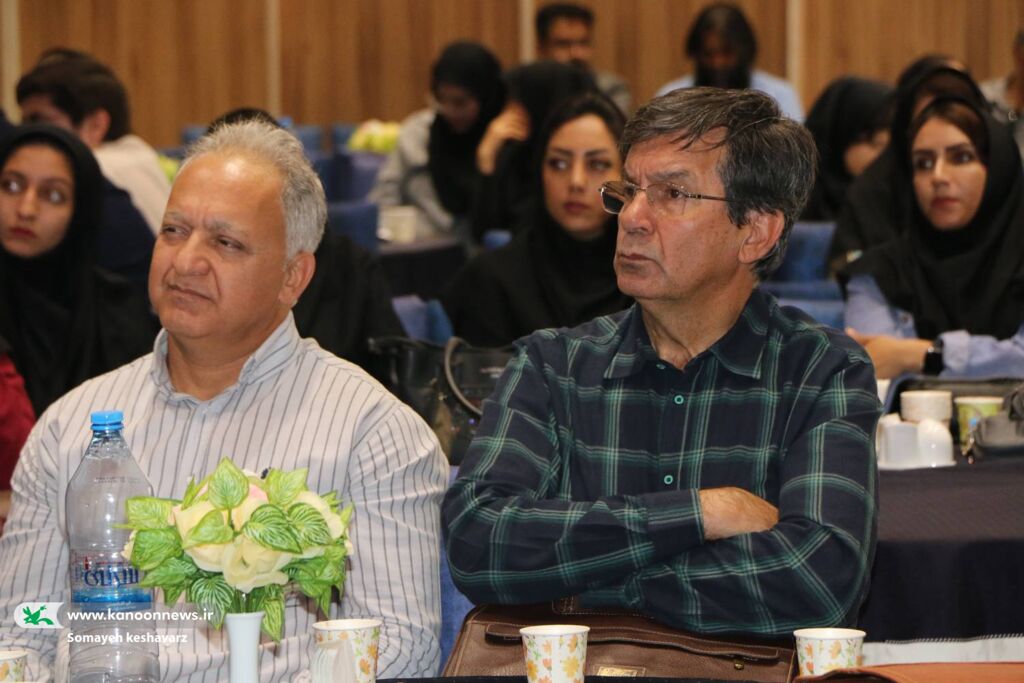 تکریم و معارفه مدیران قدیم و جدید کانون زبان فارس