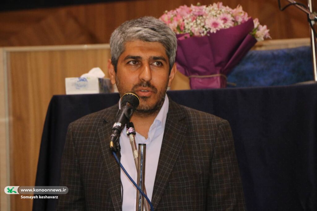 تکریم و معارفه مدیران قدیم و جدید کانون زبان فارس