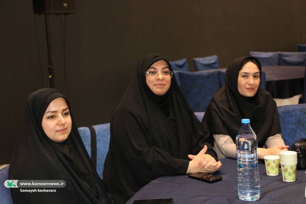 تکریم و معارفه مدیران قدیم و جدید کانون زبان فارس