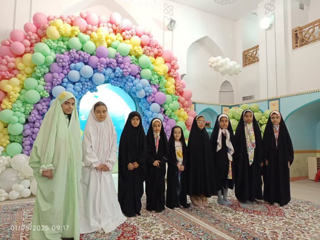 دختران مرکز فرهنگی شماره ۵ مشهد به زیارت حرم مطهر رضوی رفتند