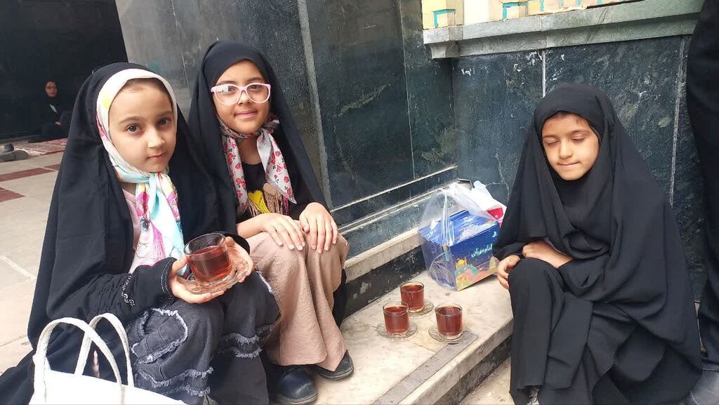 دختران مرکز فرهنگی شماره ۵ مشهد به زیارت حرم مطهر رضوی رفتند