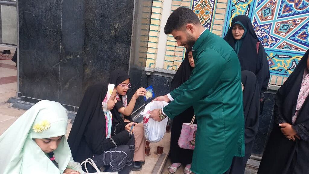 دختران مرکز فرهنگی شماره ۵ مشهد به زیارت حرم مطهر رضوی رفتند