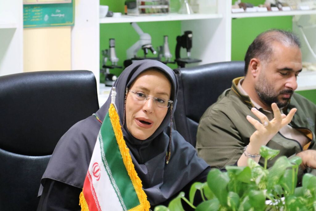 نشست ادبی دو پنجره کانون مازندران به نقد و بررسی کتاب سنگ شانس شیرنشان پرداخت 