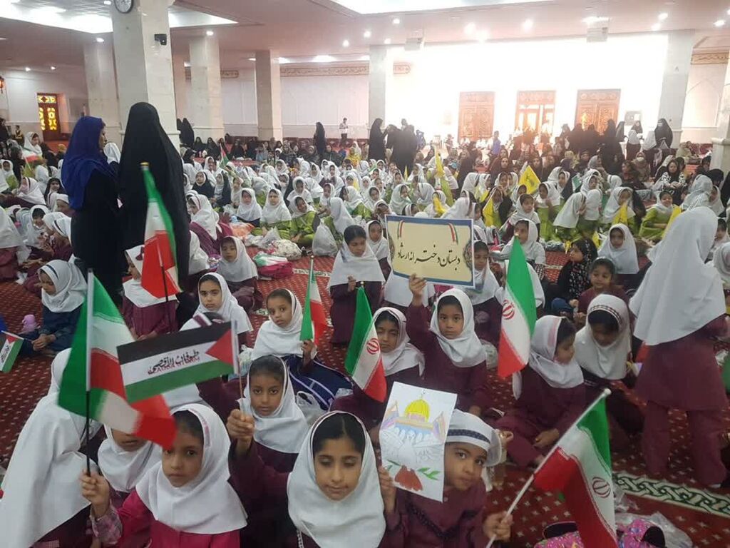 اجتماع نونهالان هرمزگان در حمایت از کبوتر های سرخ غزه