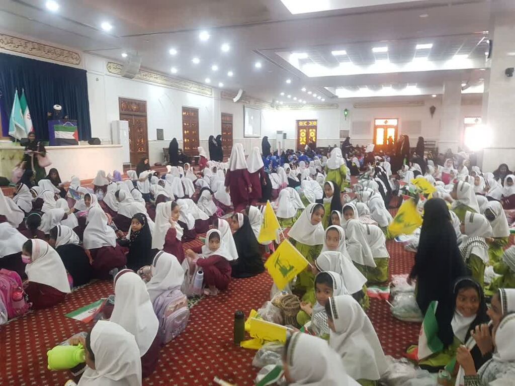 اجتماع نونهالان هرمزگان در حمایت از کبوتر های سرخ غزه