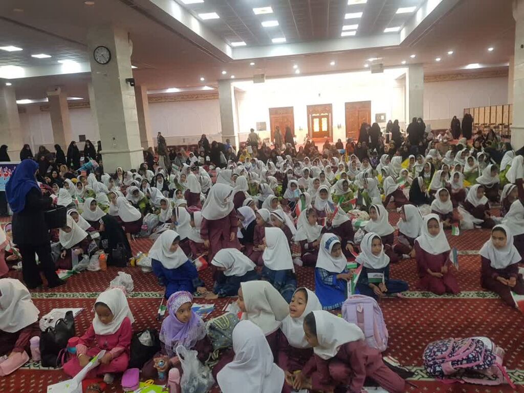 اجتماع نونهالان هرمزگان در حمایت از کبوتر های سرخ غزه