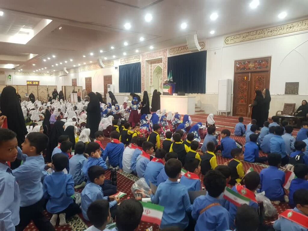 اجتماع نونهالان هرمزگان در حمایت از کبوتر های سرخ غزه