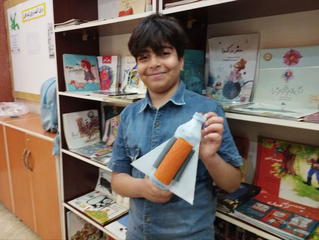 ساخت شاتل فضایی با دورریختنیها در مرکز فرهنگی هنری شماره ۱ بندرعباس