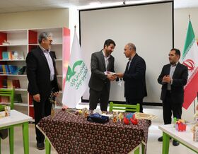 تجلیل رئیس سازمان مدیریت و برنامه ریزی استان از کانونی ها