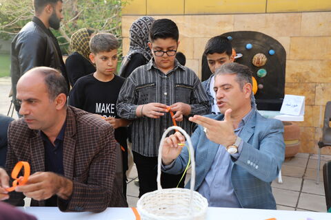 شب علم و نجوم، همراه کارگاه های آموزشی جهت یابی و صور فلکی ، آشنایی با فرا سیارات ، آموزش چرخش سیارات به دور و خورشید ، بازدید از موزه کودک ، رصد ماه و مشتری و همچنین برپایی ایستگاه های کاغذ و تا ، نقاشی در مرکز شهید فرخی ارومیه