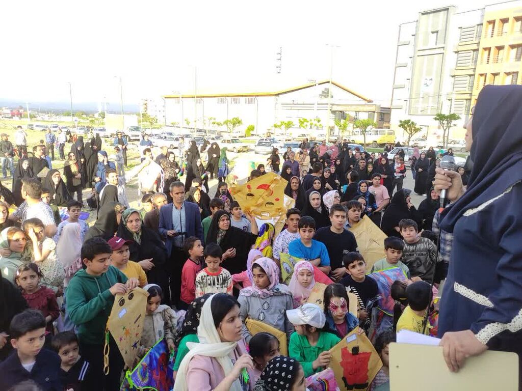 روز مریانج جشن بادبادکها به همت مرکز فرهنگی-هنری مریانج برگزار شد