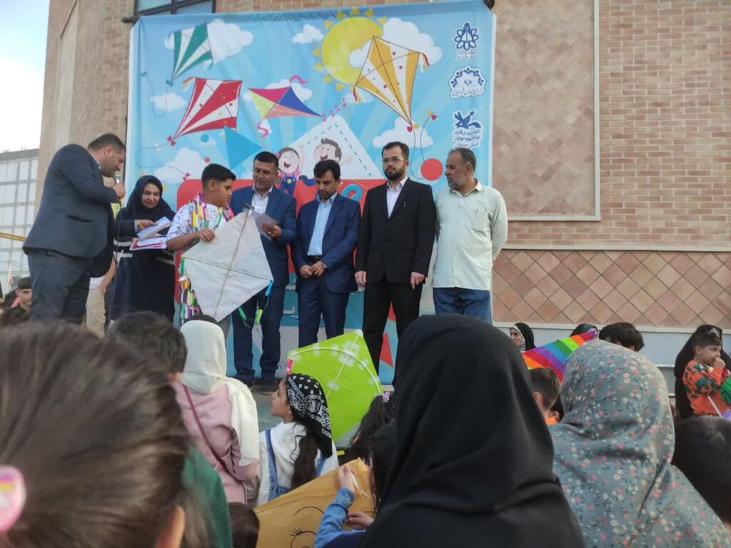 جشن بادبادکها به همت مرکز فرهنگی-هنری مریانج برگزار شد