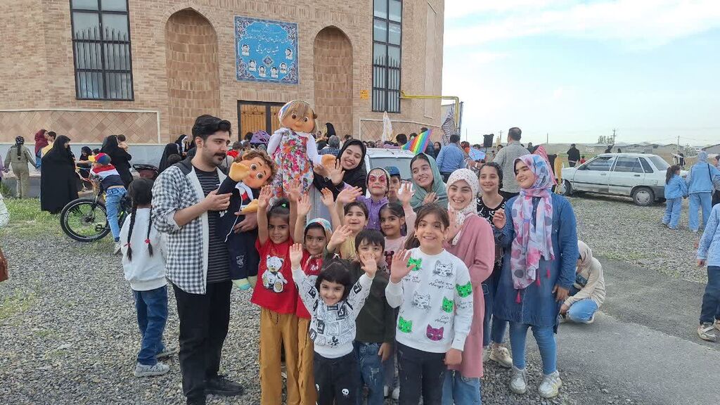 جشن بادبادکها به همت مرکز فرهنگی-هنری مریانج برگزار شد