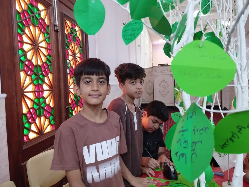 برپایی میز خدمت کانون علوم و فناوریهای نوین ایران قطب هرمزگان در مصلی شهر بندرعباس