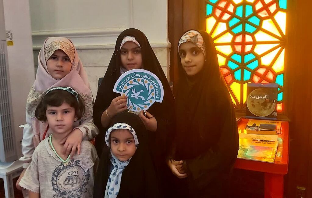 برپایی میز خدمت کانون علوم و فناوریهای نوین ایران قطب هرمزگان در مصلی شهر بندرعباس